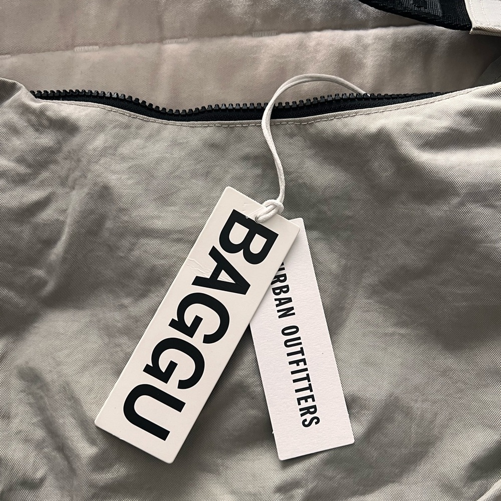 BAGGU X UO Grey Crescent Crossbody Bag - Picture 3 of 5